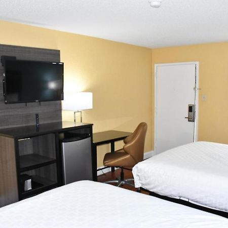 Baymont By Wyndham Macon I-75 Motel Exterior photo